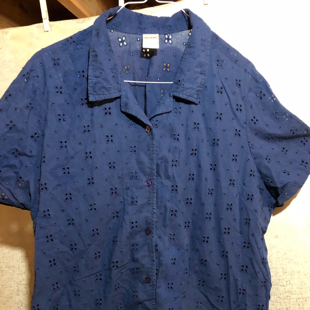 womens button front shirt. size 3 XL